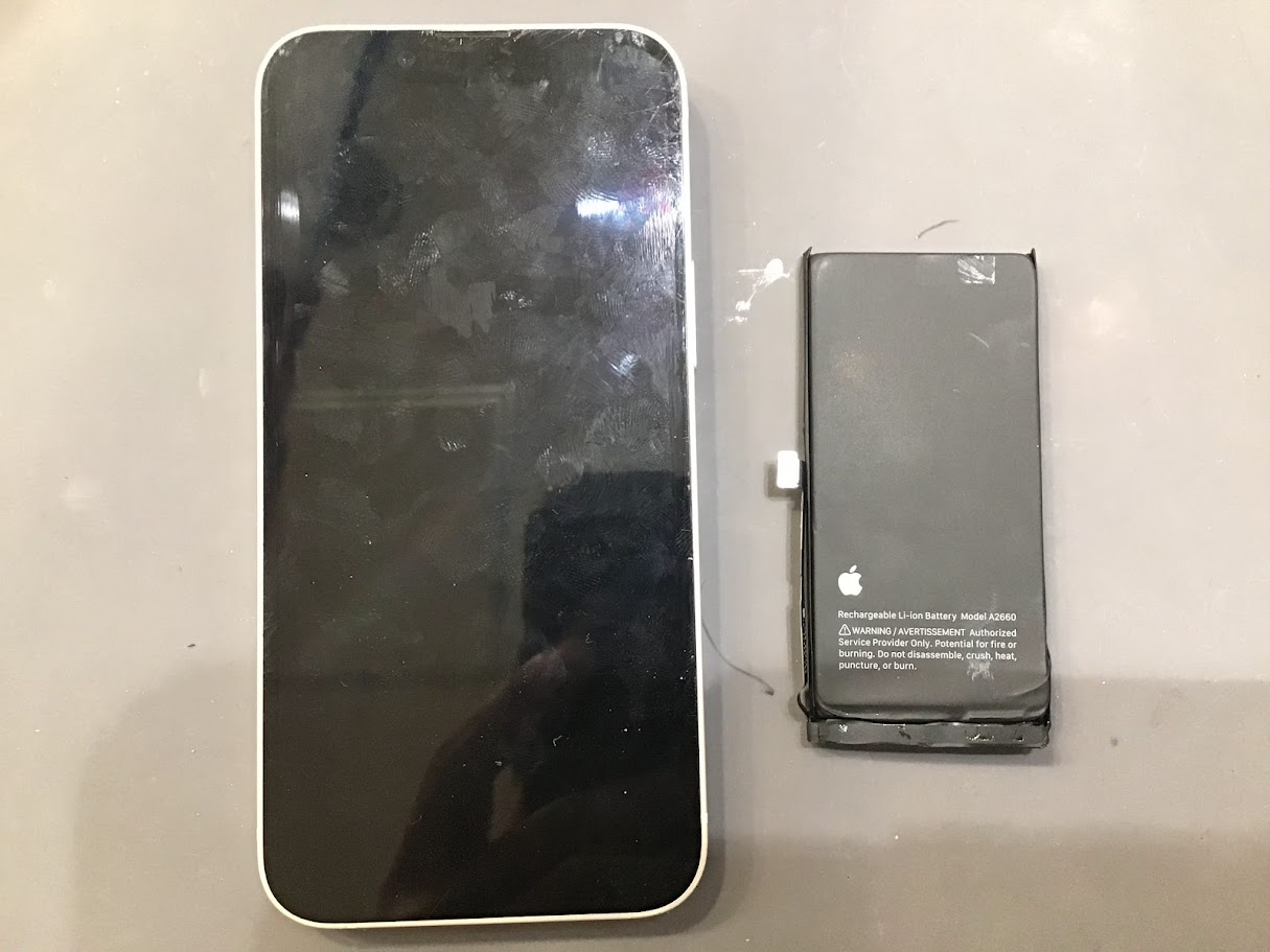 iPhone13miniのバッテリー交換ならデータそのまま修理可能なスマホ修理工房上大岡店へ！
